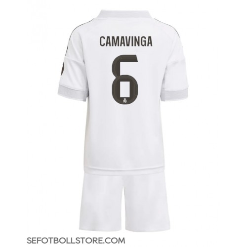 Real Madrid Eduardo Camavinga #6 Replika babykläder Hemmaställ Barn 2025-26 Kortärmad (+ korta byxor)